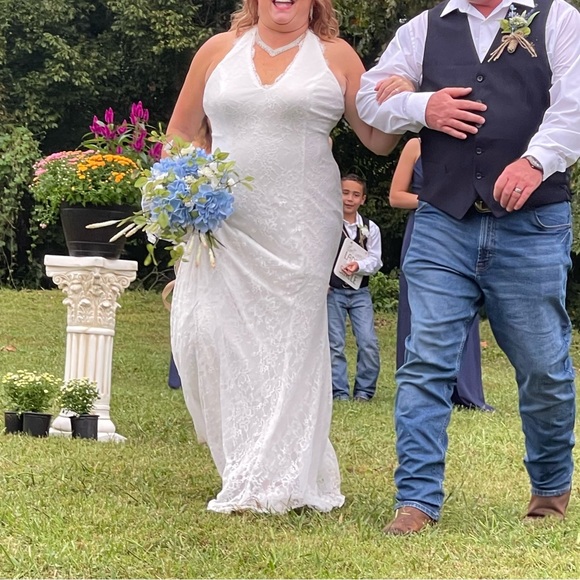 David’s Bridal Stretch Lace Halter dress - Picture 6 of 8